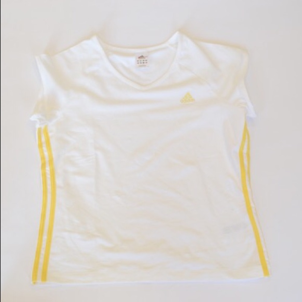 ⭐️ADIDAS STRIPED V-NECK T-SHIRT⭐️
